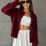 Nicole | Megztinis su Mygtukų Detalėmis