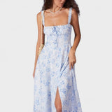 Renata | Midi mėlynas su gėlių raštu, kvadratiniais iškirpimu ir raukšlėmis