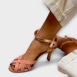 Calista – Prabanga auksu ir rožine