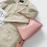 Lora. - Blizgi odinė rankinė