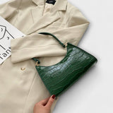 Lora. - Blizgi odinė rankinė