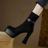 Yanete – Prabangūs platforminiai batai su komfortu ir stiliumi kiekviename žingsnyje