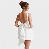 Carrie - Mini suknelė su perlų juostele