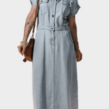 Džinsinis suknelė su elegantiškomis trumpomis pelėdų rankovėmis