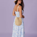 Renata | Midi mėlynas su gėlių raštu, kvadratiniais iškirpimu ir raukšlėmis