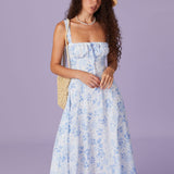 Renata | Midi mėlynas su gėlių raštu, kvadratiniais iškirpimu ir raukšlėmis